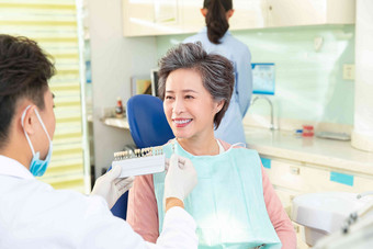牙科医生治疗病人东亚20到24岁健康生活方式清晰场景