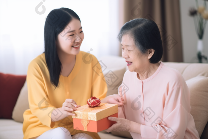母亲节礼物女儿母亲孝心感恩温馨摄影图图片-包图网