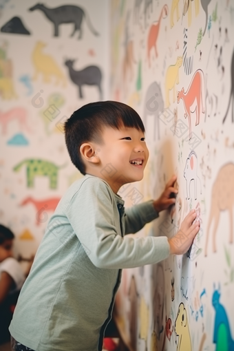 童年儿童快乐艺术绘画涂鸦墙绘男孩画笔