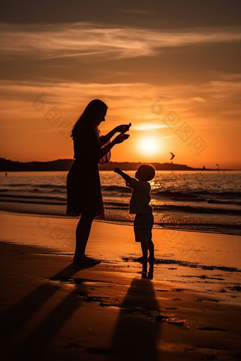 母亲和孩子在夕阳下玩耍摄影图2