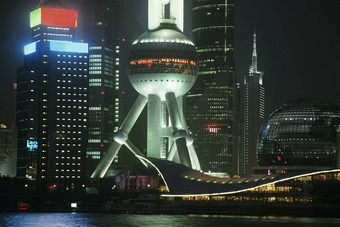 浦东东方珍珠塔晚上上海中国