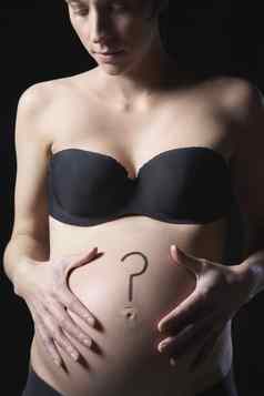 怀孕了女人问题马克腹部工作室拍摄