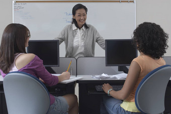 女教授解释教训女学生电脑类