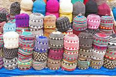 色彩斑斓的羊毛帽出售市场摩洛哥非洲