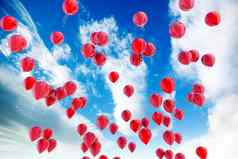 红色的气球天空