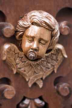 小天使吸木雕刻概念具有讽刺意味的神圣的周西班牙