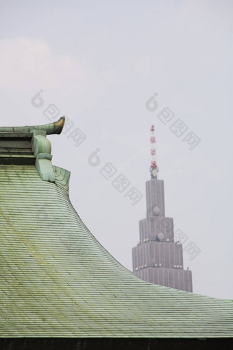 现代摩天大楼传统的屋顶明治<strong>神社</strong>