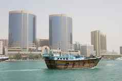 迪拜阿联酋单桅帆船木航行船邮轮迪拜溪前面劳力士塔