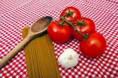 意大利面大蒜番茄首页烹饪成分