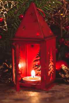 红色的圣诞节烛台
