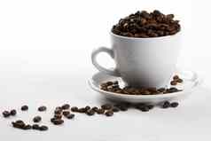 咖啡杯填满咖啡豆子