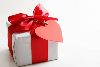 礼物盒子红色的心标签