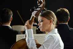 大提琴家音乐会