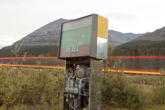 古董柴油泵自然山景观