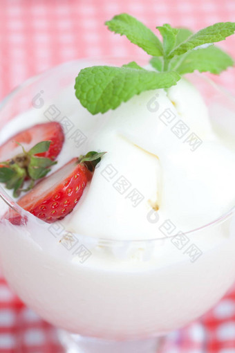 冰奶油薄荷玻璃碗草莓格子晶圆厂