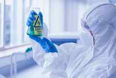 科学家保护西装危险化学瓶实验室