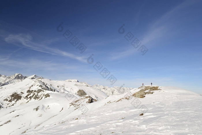 雪坡一流的全景视图