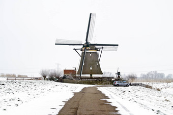 传统的风车农村荷兰