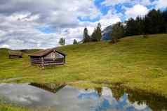 木小屋湖阿尔卑斯山脉