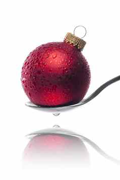 红色的圣诞节球水滴勺子
