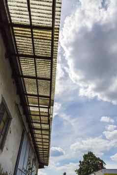 波纹聚碳酸酯屋顶生锈的建设