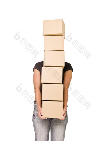 女人携带纸板盒子
