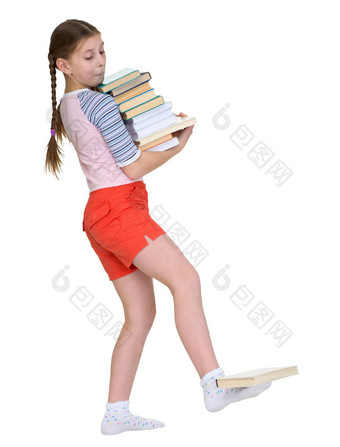 女孩持有堆书