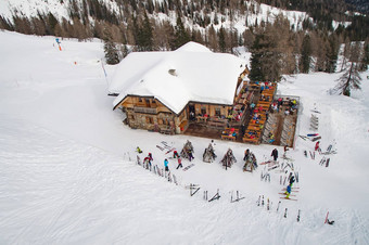 滑雪酒吧阿尔卑斯山脉
