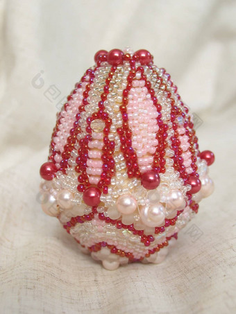 手工制作的复活节蛋装饰珠子
