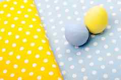鸡蛋色彩斑斓的餐巾