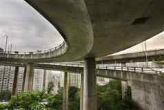 现代城市城市高速公路交通桥一天