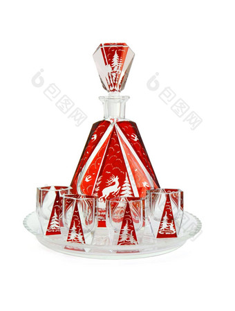 红色的水晶玻璃水瓶liqueur-glasses轮板孤立的