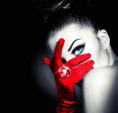 古董风格神秘的女人穿红色的魅力手套