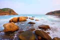 岩石海海岸模糊水石在香港香港