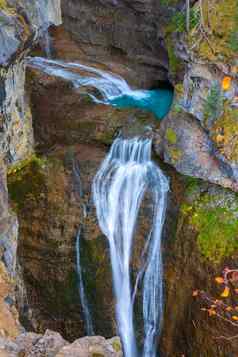 瀑布的海峡瀑布ordesa谷庇里牛斯山西班牙