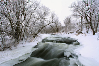 冬天风景优美的河克林卡顿涅茨克地区乌克兰