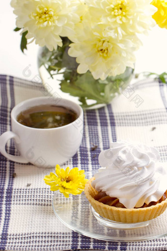 浪漫的早餐茶蛋糕菊花
