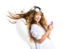 天使金发碧眼的女孩移动电话羽毛翅膀白色