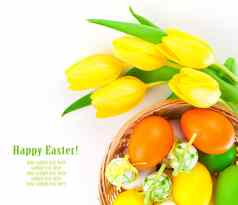 复活节鸡蛋篮子黄色的郁金香花白色