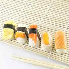 新鲜的寿司传统的日本食物