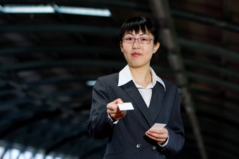 亚洲业务女人调用卡