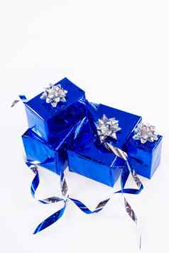 蓝色的闪亮的盒子礼物丝带磁带