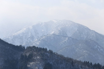 雪覆盖山高山日本