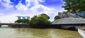 新加坡河安德森桥全景