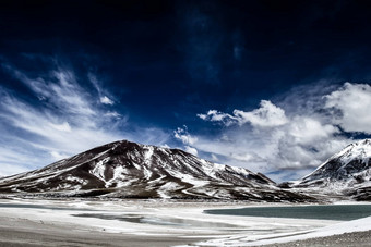 沙漠山蓝色的天空白色云Altiplano<strong>玻利维亚</strong>