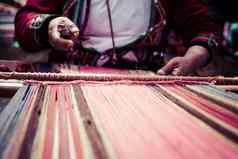 传统的手编织安第斯山脉山秘鲁