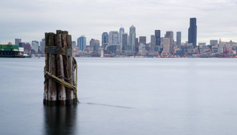 海滨皮尔斯码头建筑摩天<strong>轮船</strong>西雅图