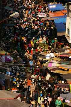 拥挤的忙场景市场越南南泰特月球一年