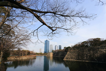 护城河周围大阪城堡日本冬天