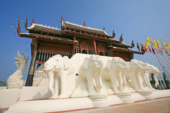 白色粉刷大象被雕刻皇家植物区系世博会chaingma